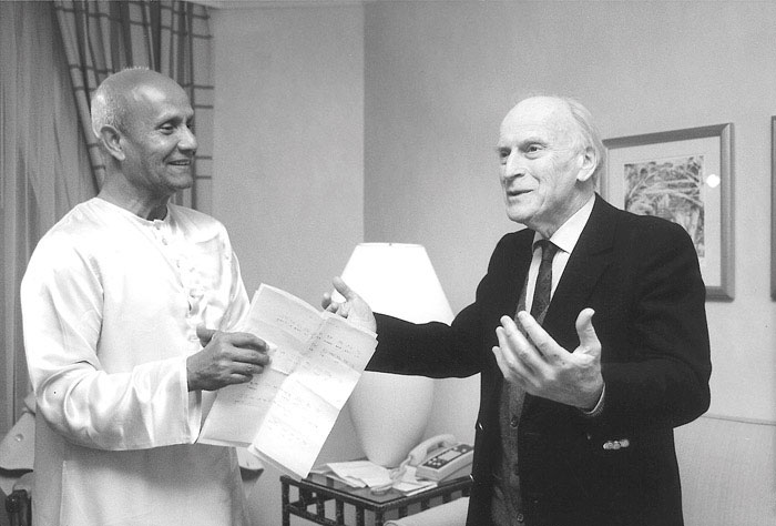 Sri Chinmoy with Yehudi Menuhin