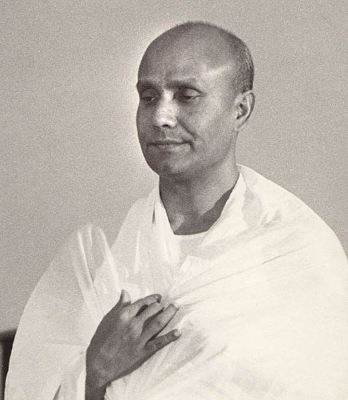 Sri Chinmoy performs The Son