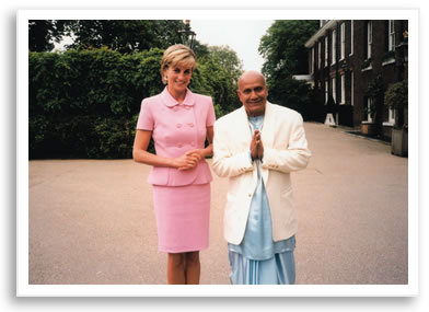 Princess Diana and Sri Chinmoy at their meeting in Kensington Palace. May 21st, 1997.