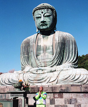 Sri Chinmoy at Kamakura.