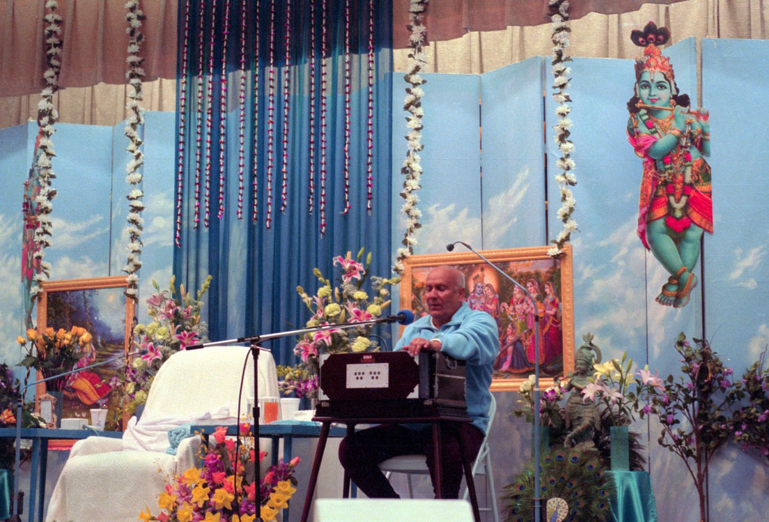 Sri Chinmoy sings songs about Sri Krishna.