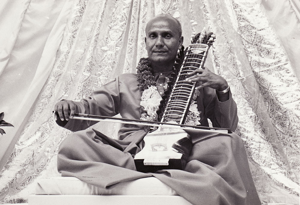 Sri Chinmoy plays the esraj 