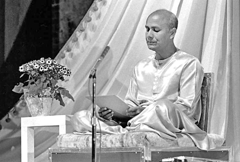Sri Chinmoy reading one of his talks