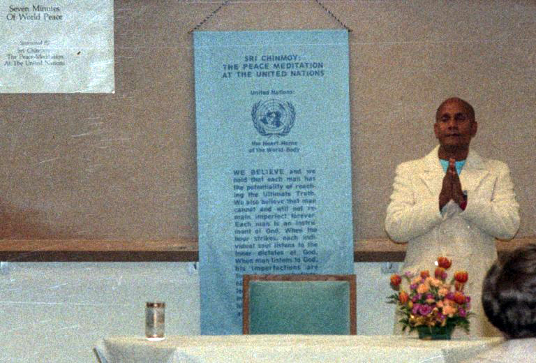Sri Chinmoy offering a meditation during the inaugural Seven Minutes of World Peace in 1984.