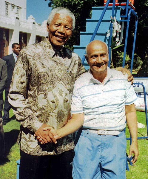 President Nelson Mandela and Sri Chinmoy after the lift.
